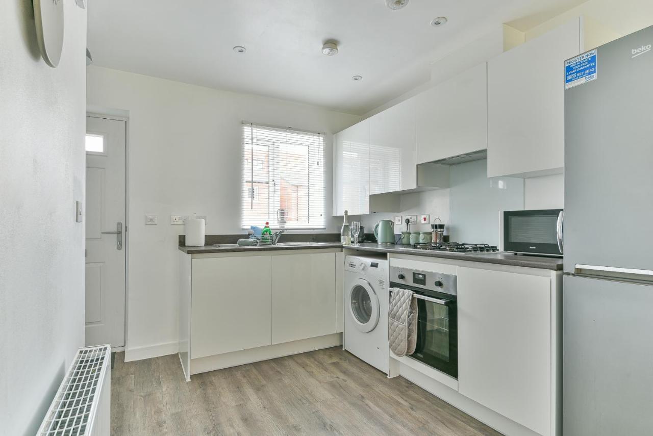 Beautiful New House In Derby For Up To 5 Guests, Suitable For Families Contractors Nhs Staff Etc المظهر الخارجي الصورة